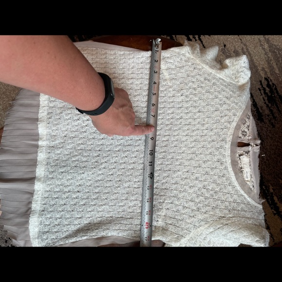 Cream colored shirt with back button - Picture 6 of 7